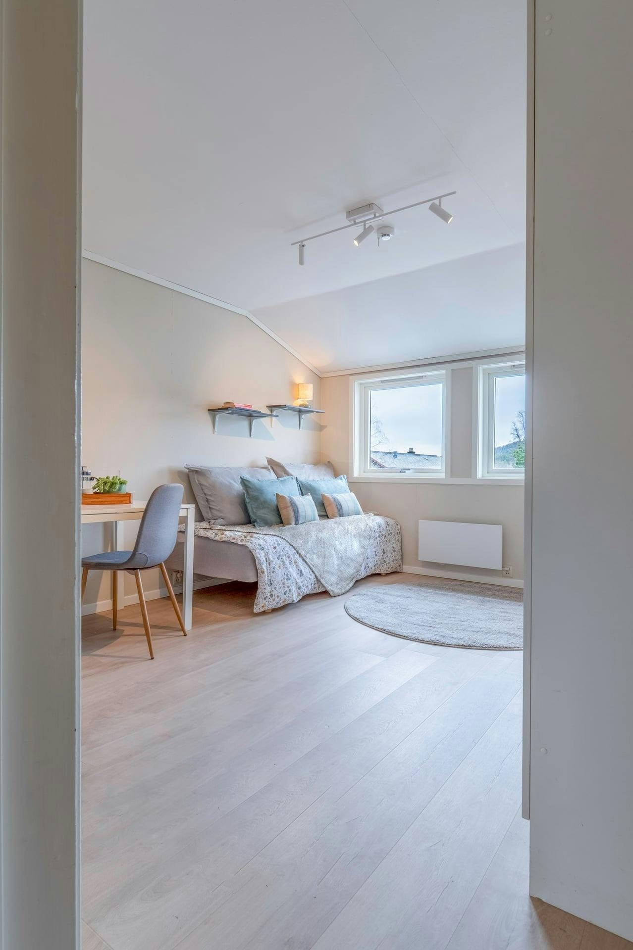 Velkommen inn på hybelen! På 15 kvm får du plass til det du trenger. Galleribilde