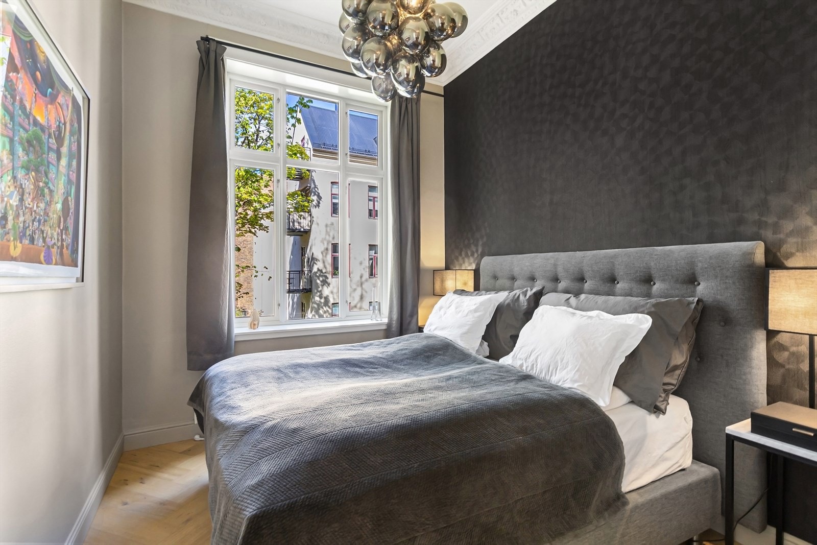Hovedsoverom med garderobe og eget bad Galleribilde