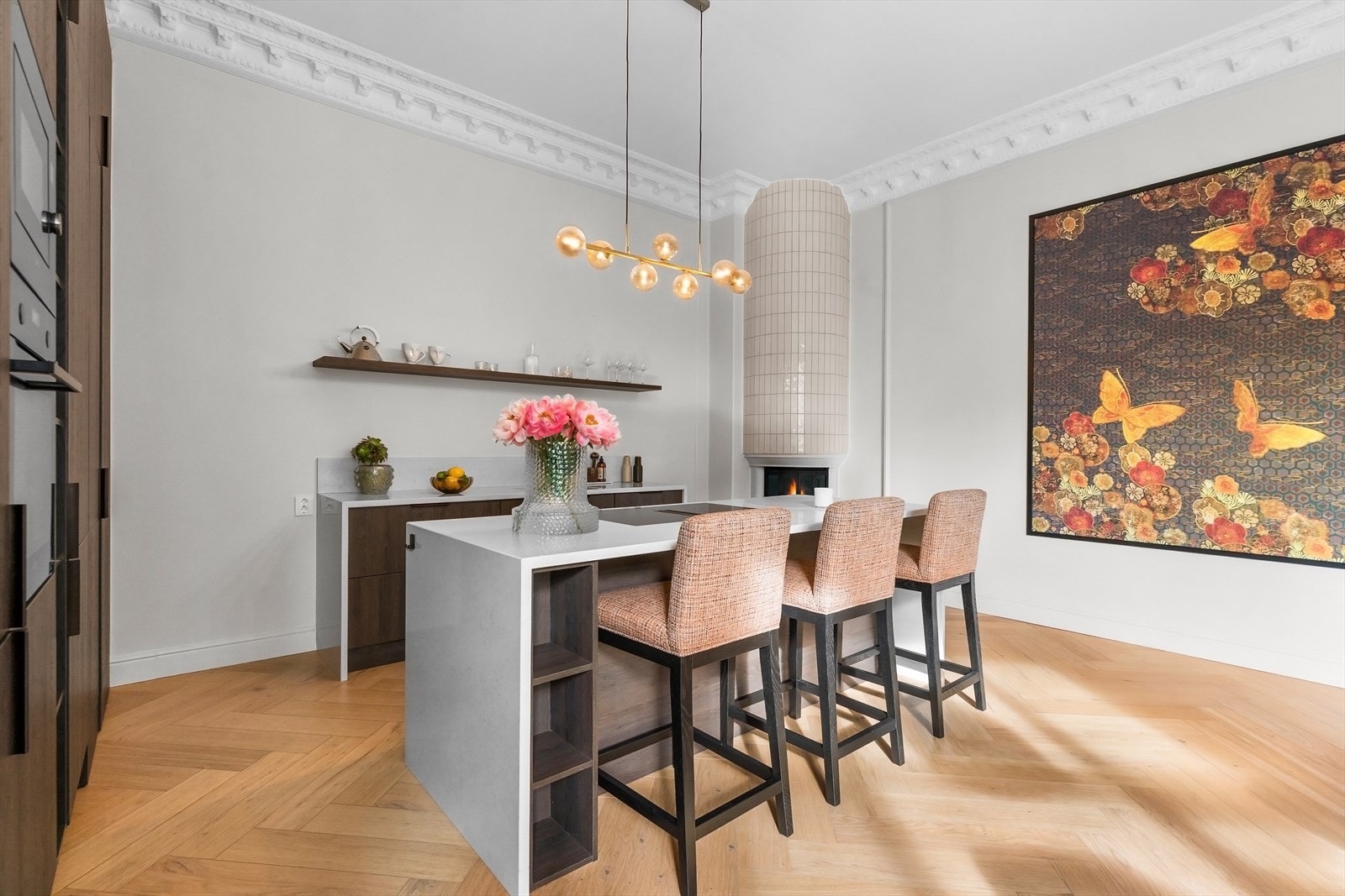 HTH-kjøkken med Silestone benkeplate og AEG hvitevarer Galleribilde
