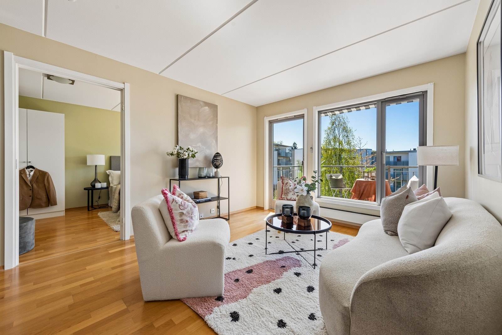 Innbydende stue med flere innredningsmuligheter. Galleribilde