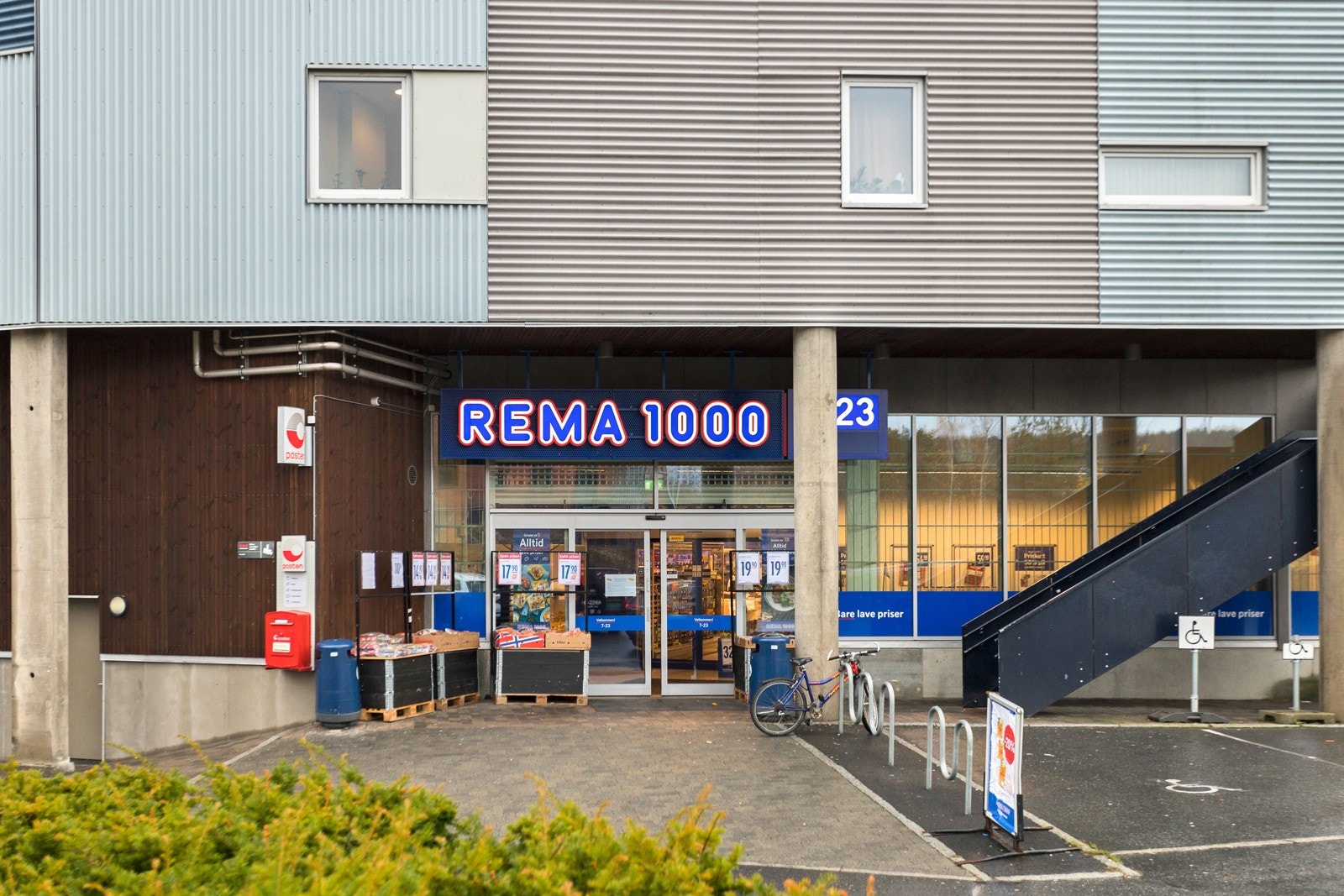 Kort vei til Rema 1000 som også ligger på Skullerud. Galleribilde
