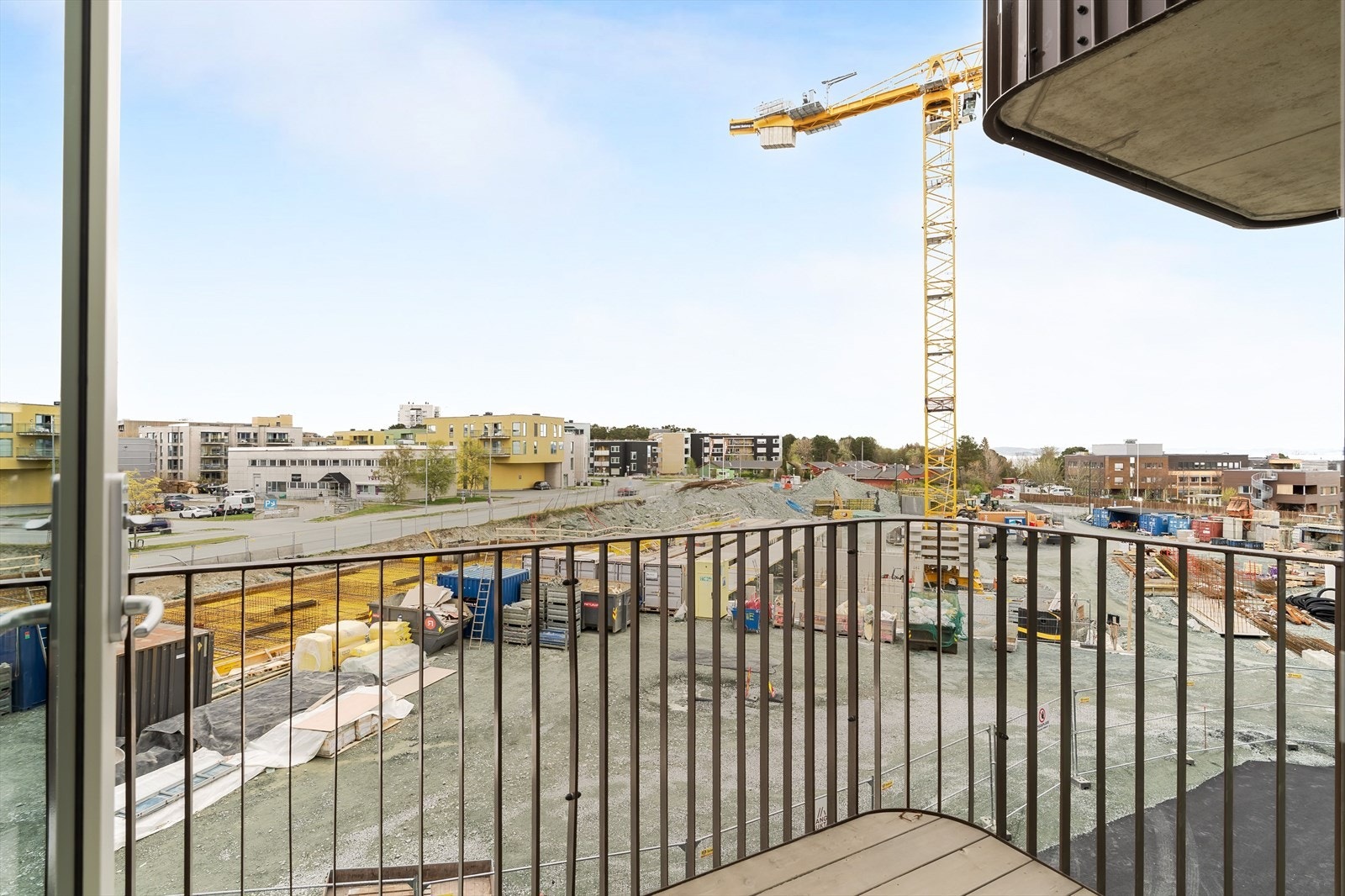 Det ene soverommet har direkte utgang til en egen balkong på ca. 4 m². Galleribilde