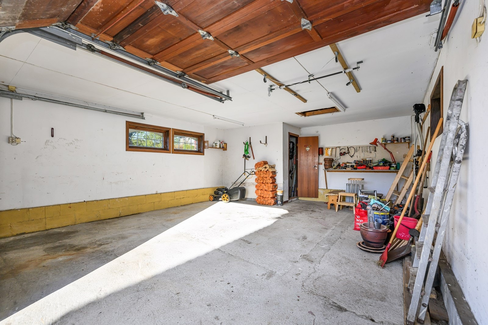 Garasje med bod Galleribilde