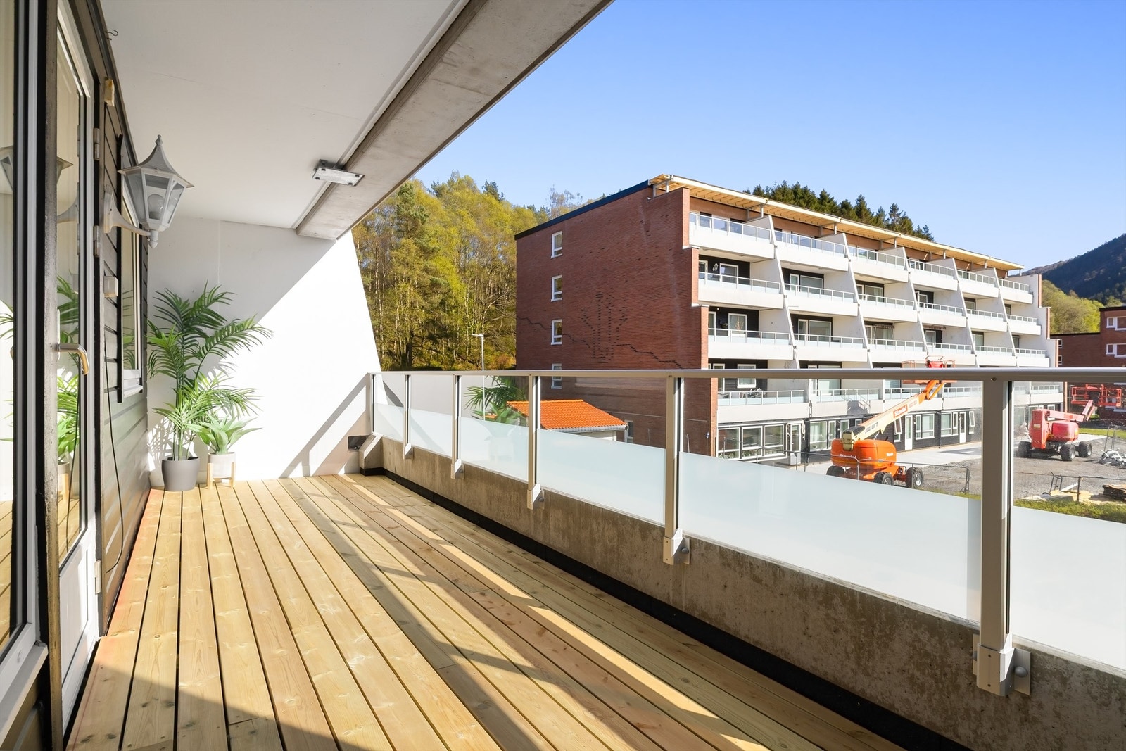 Her har man god plass til ønsket utemøblement, perfekt for å samle venner og familie på besøk. Galleribilde