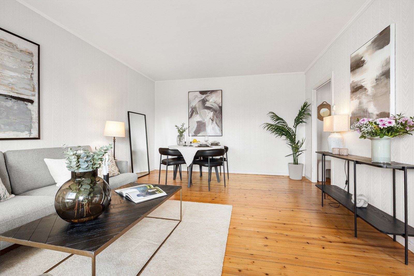 Det er originale tregulv i hele leiligheten Galleribilde