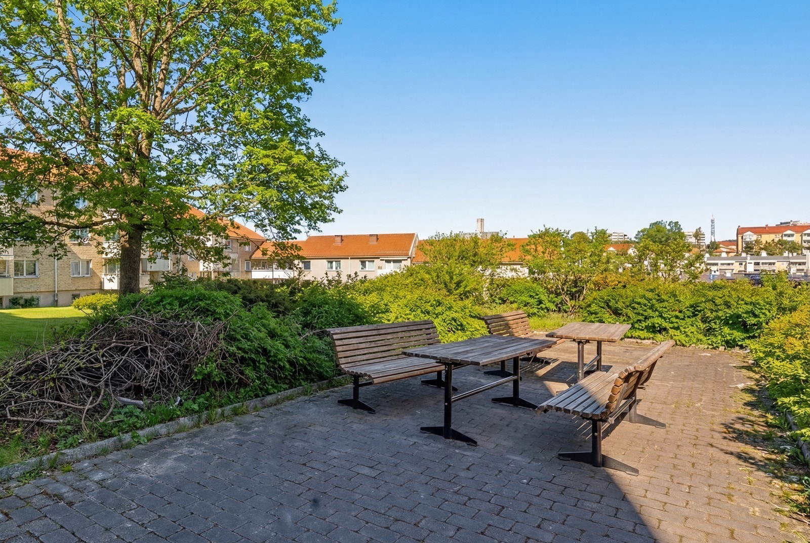 Borettslaget er rolig og tilbaketrukket, med hyggelige fellesarealer og sittegrupper. Galleribilde