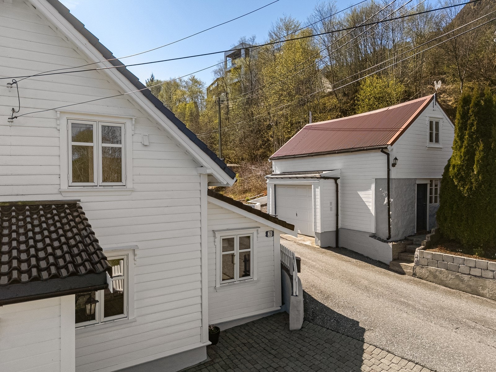 Garasje og biloppstillingsplass Galleribilde