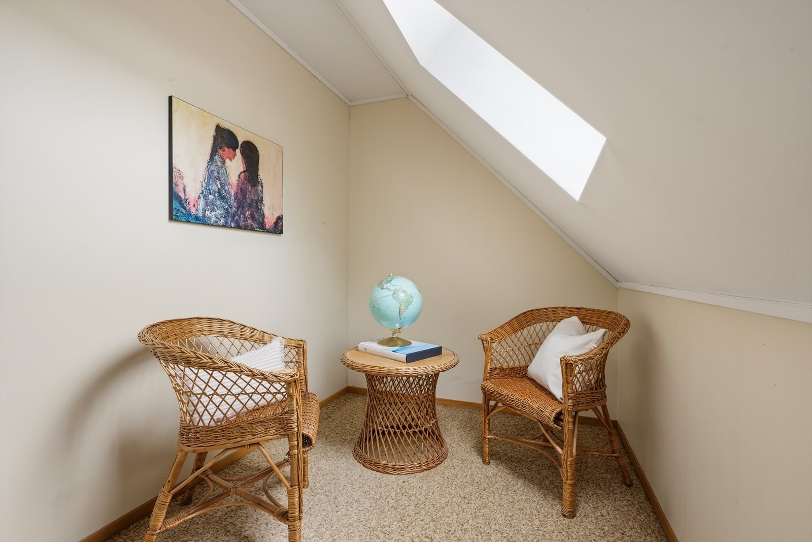 En hyggelig krok med plass til en liten sittegruppe. Galleribilde