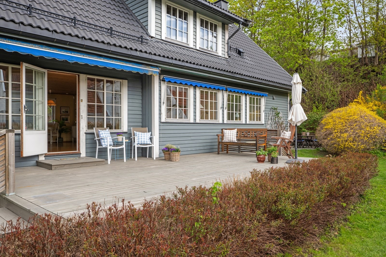 Terrassen har direkte utgang fra boligens stue. Galleribilde