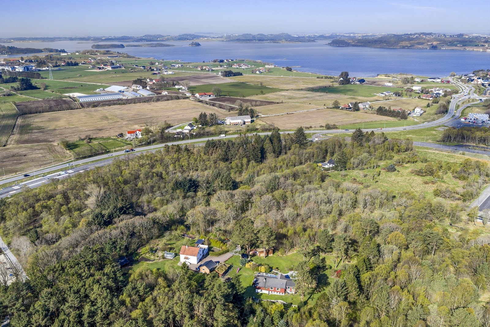 Eiendommen har helt spesiell beliggenhet i skogen sør for nye SUS Galleribilde