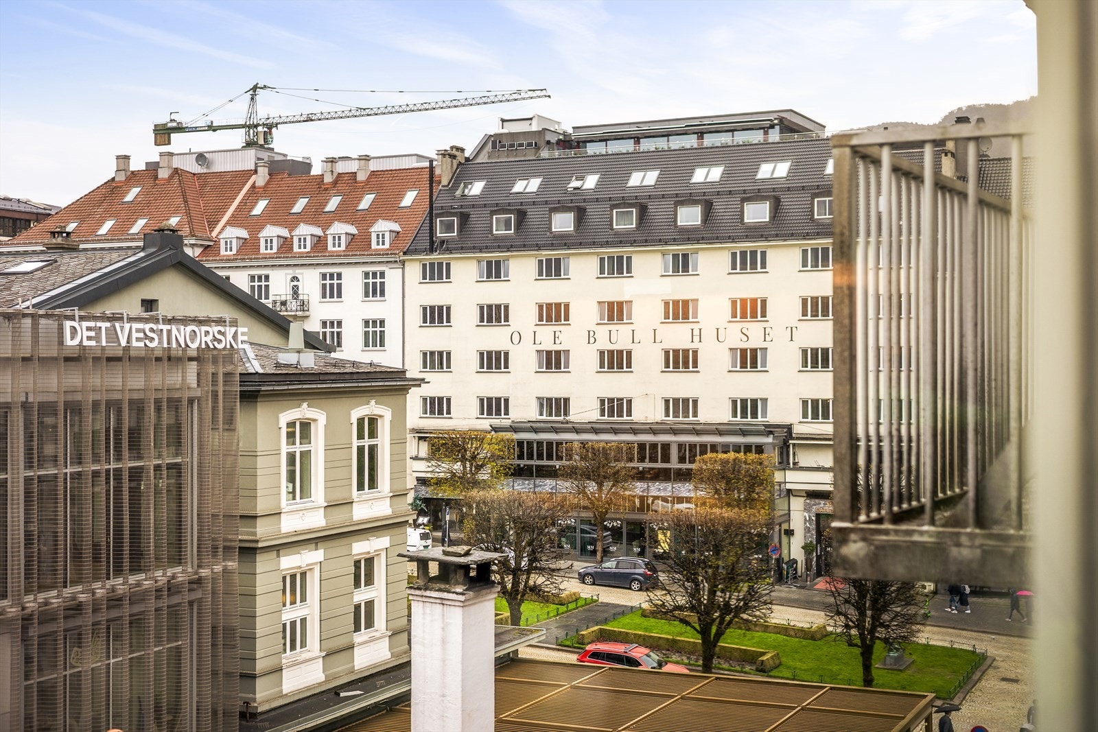 -Flott utsikt over nærområdet fra stuen - Galleribilde