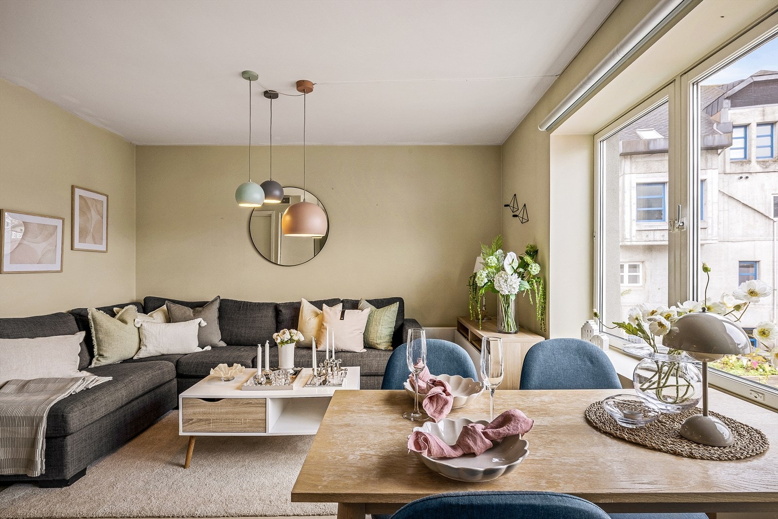 - Leiligheten måler totalt 38m² og inneholder: entré/gang, stue/kjøkken, sovealkove og bad - Galleribilde