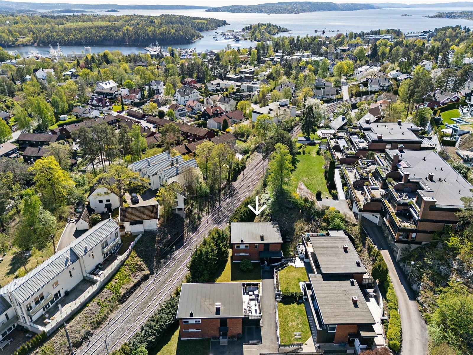Boligen har en attraktiv beliggenhet med nærhet til både fjorden, byen og marka Galleribilde