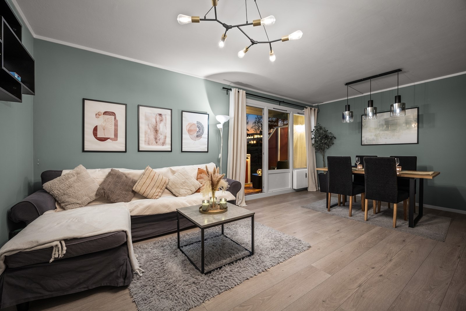 Stuen er lett å møblere etter eget ønske og behov. Galleribilde
