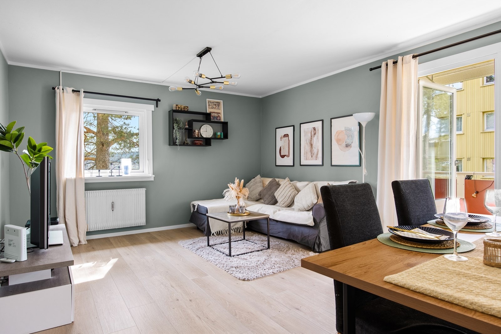 Vinduer med 2- og 3-lags glass fra 1987 og 2019 slipper inn godt med lys. Galleribilde