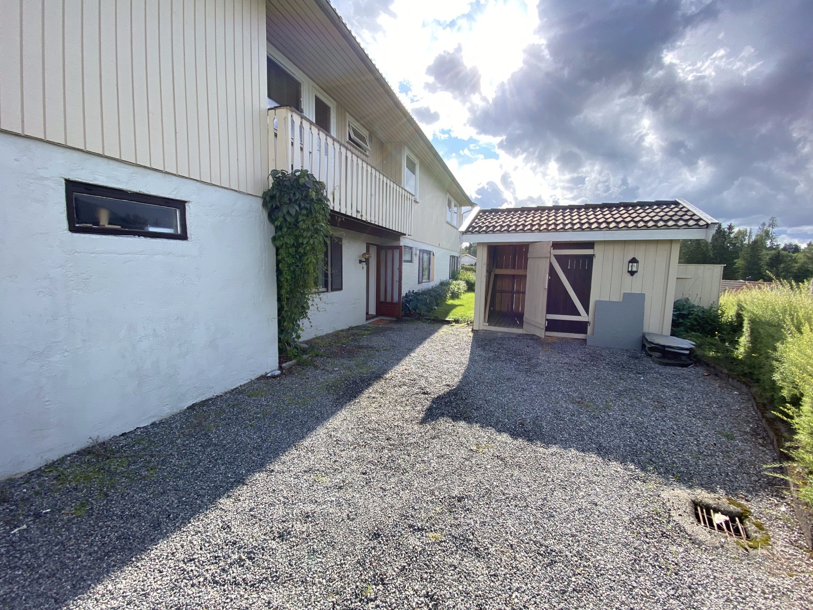 Gårdsplass / Parkering Galleribilde