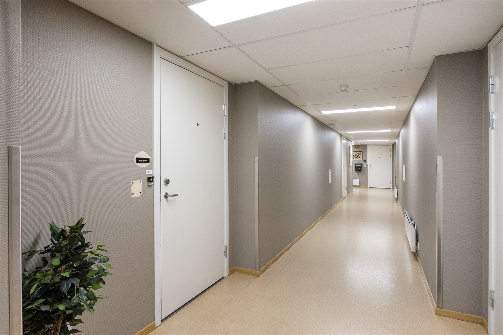 Leiligheten disponerer en bod i kjelleren, i tillegg til boden i etasjen. Galleribilde