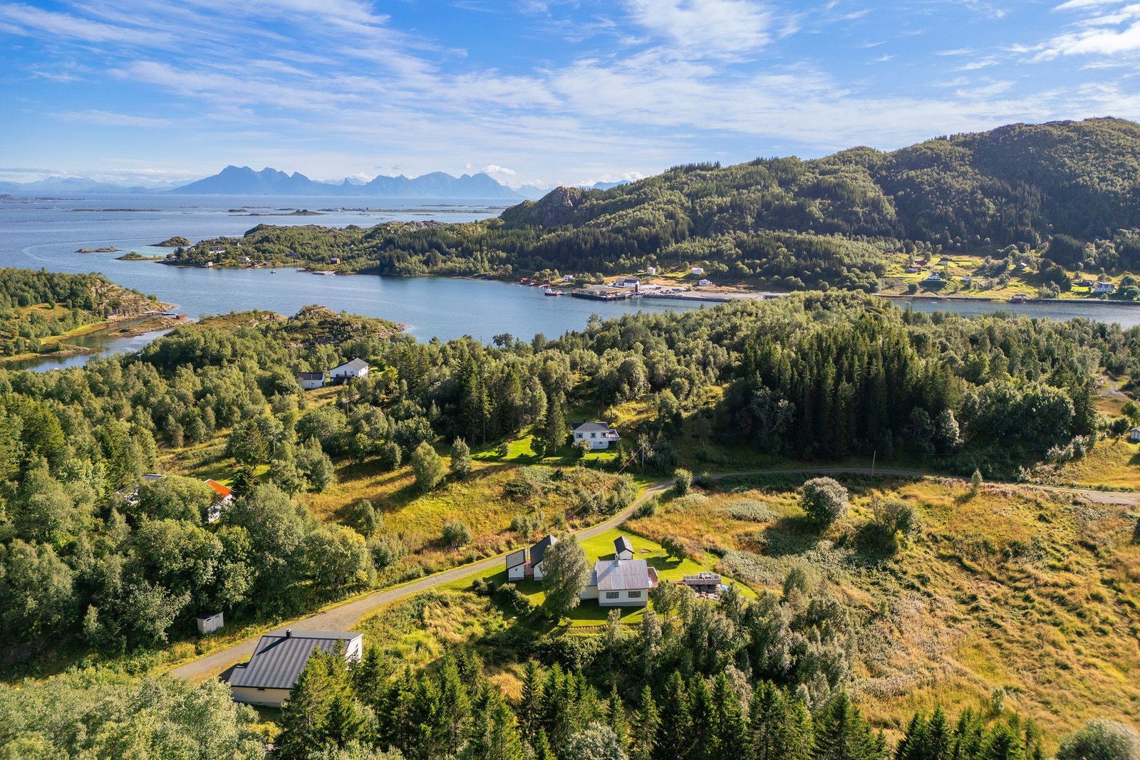 Området byr på fantastiske muligheter for friluftsliv både til lands og til vanns. Galleribilde