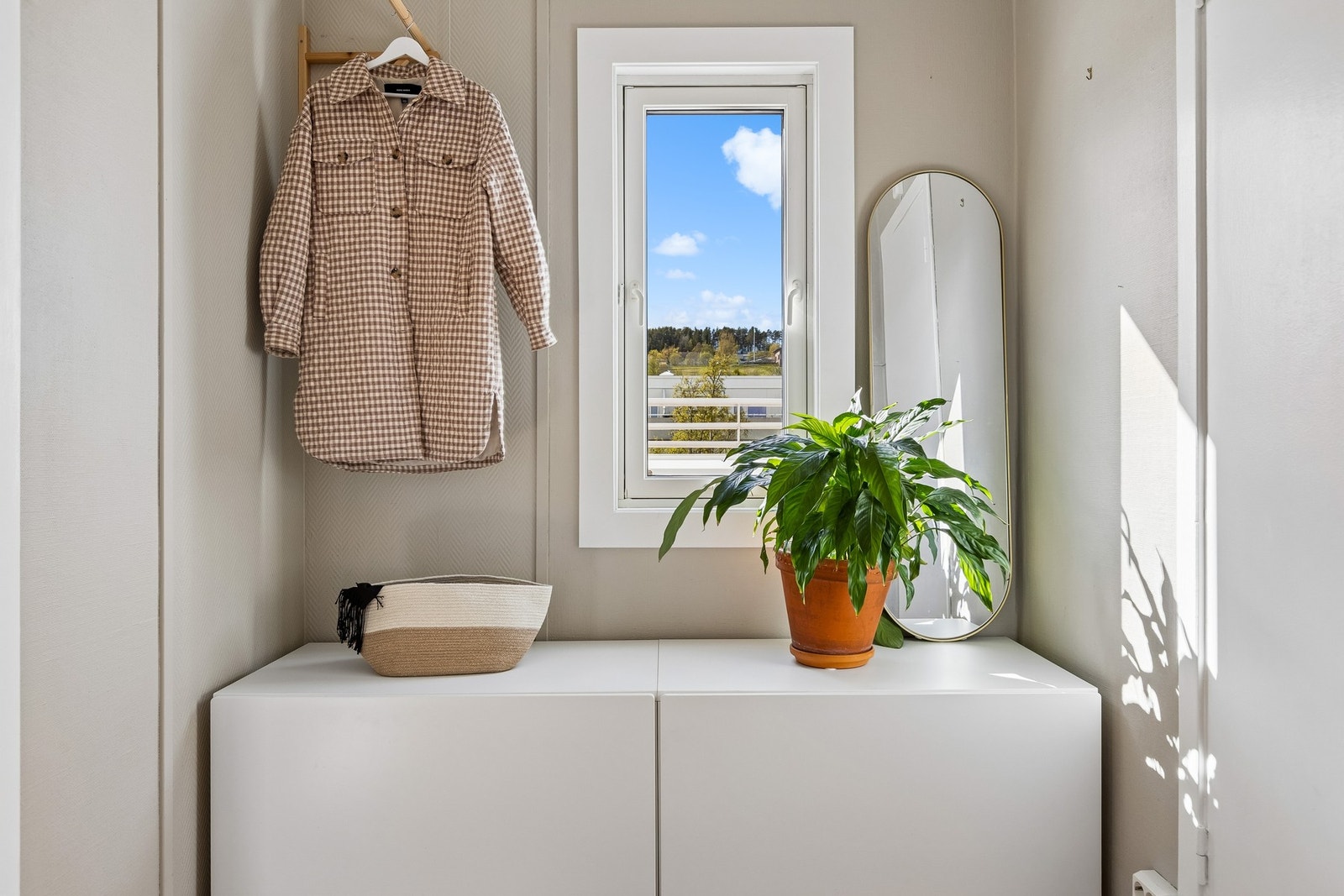 Entré med gode oppbevaringsmuligheter. Galleribilde
