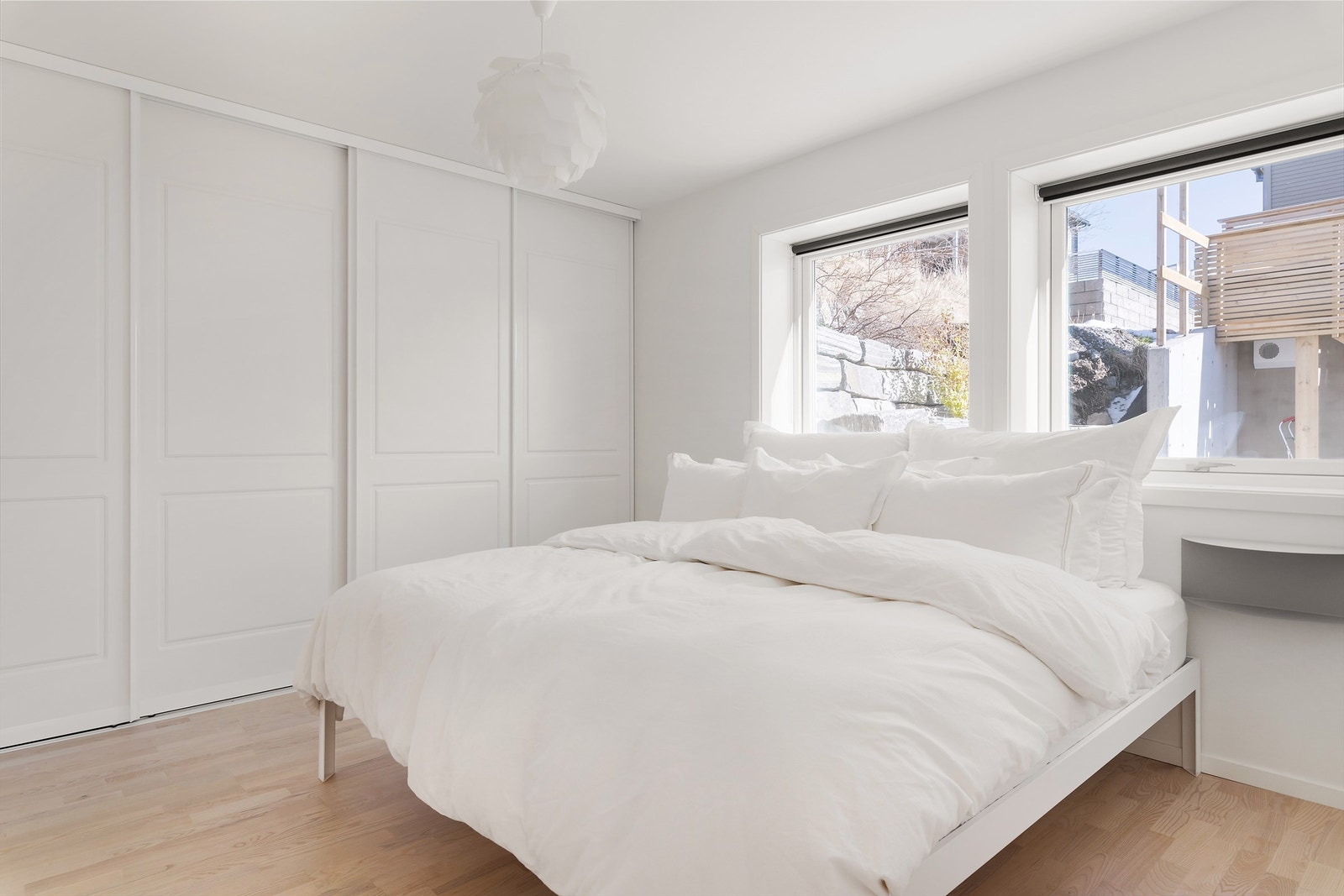 Soverom med skyvedørsgarderobe. Galleribilde