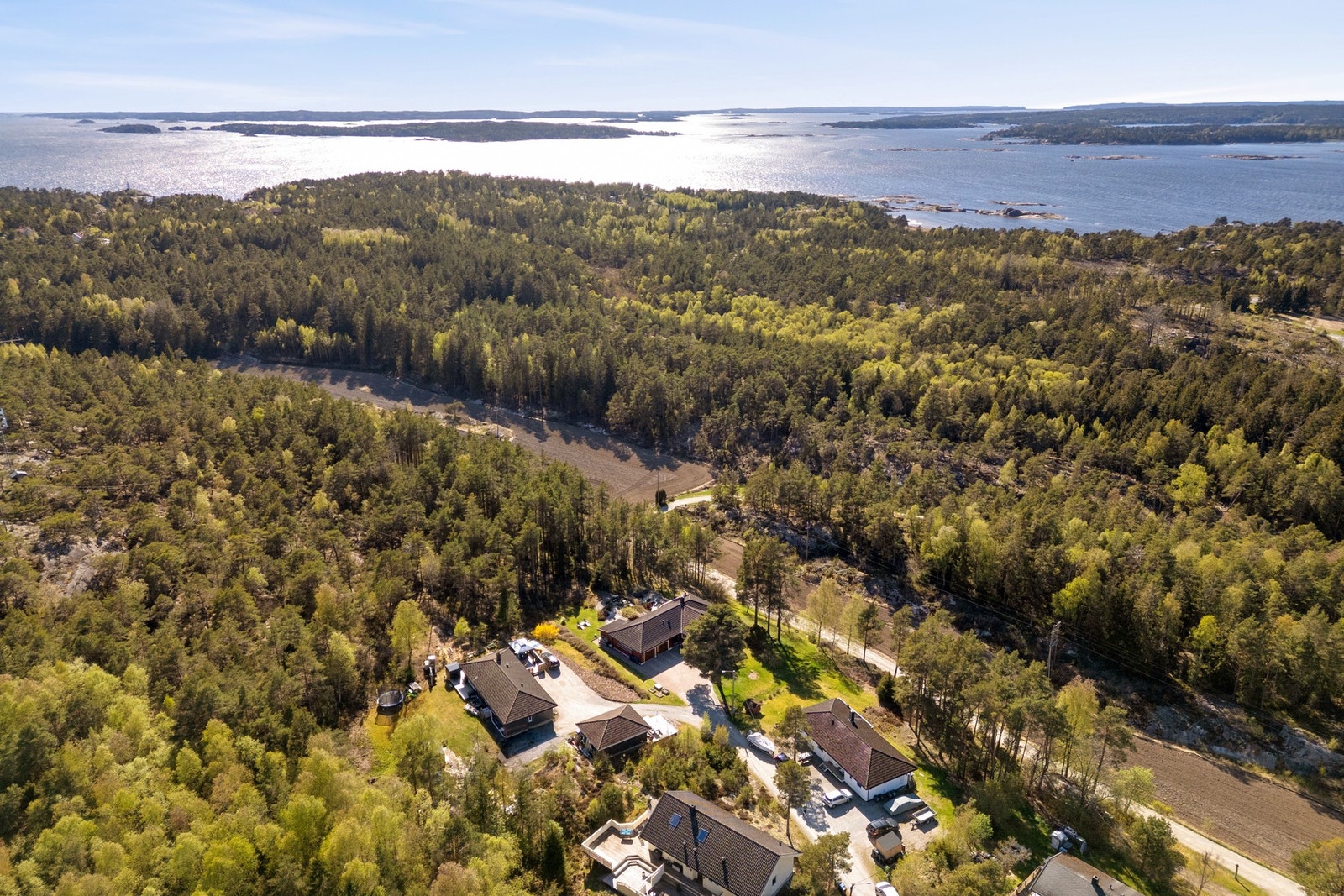 Grimsøya er forbundet med
hytter og båtliv. Galleribilde