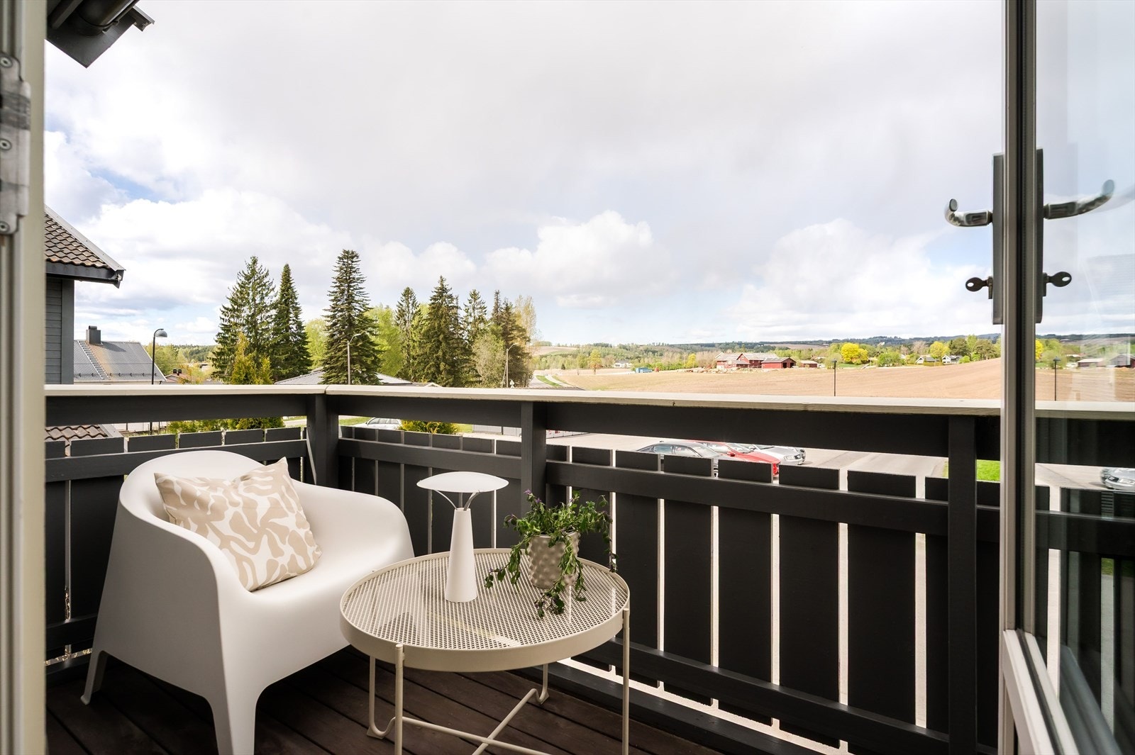 Terrassen utenfor soverommet. Flott utsyn Galleribilde
