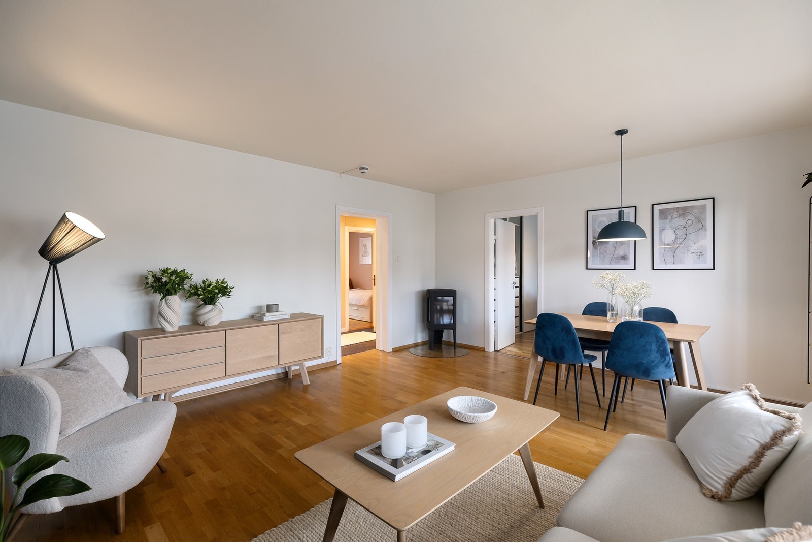 Vedovnen i stuen bidrar både med varme og hygge. Galleribilde
