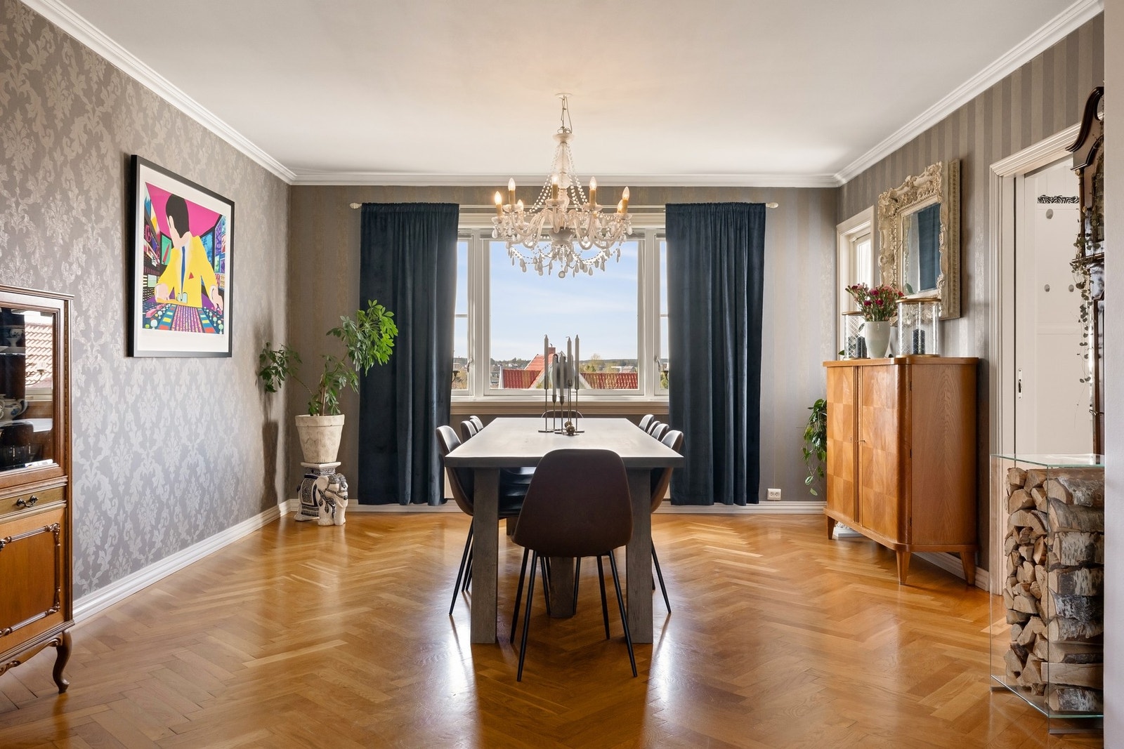 Plass til en stor spisestue. Galleribilde