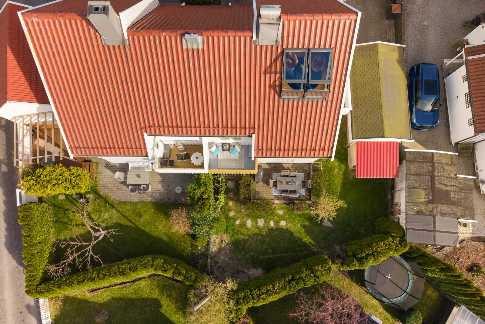 Taket ble lagt om i 2005. Takvinduer er fra 2019. Galleribilde