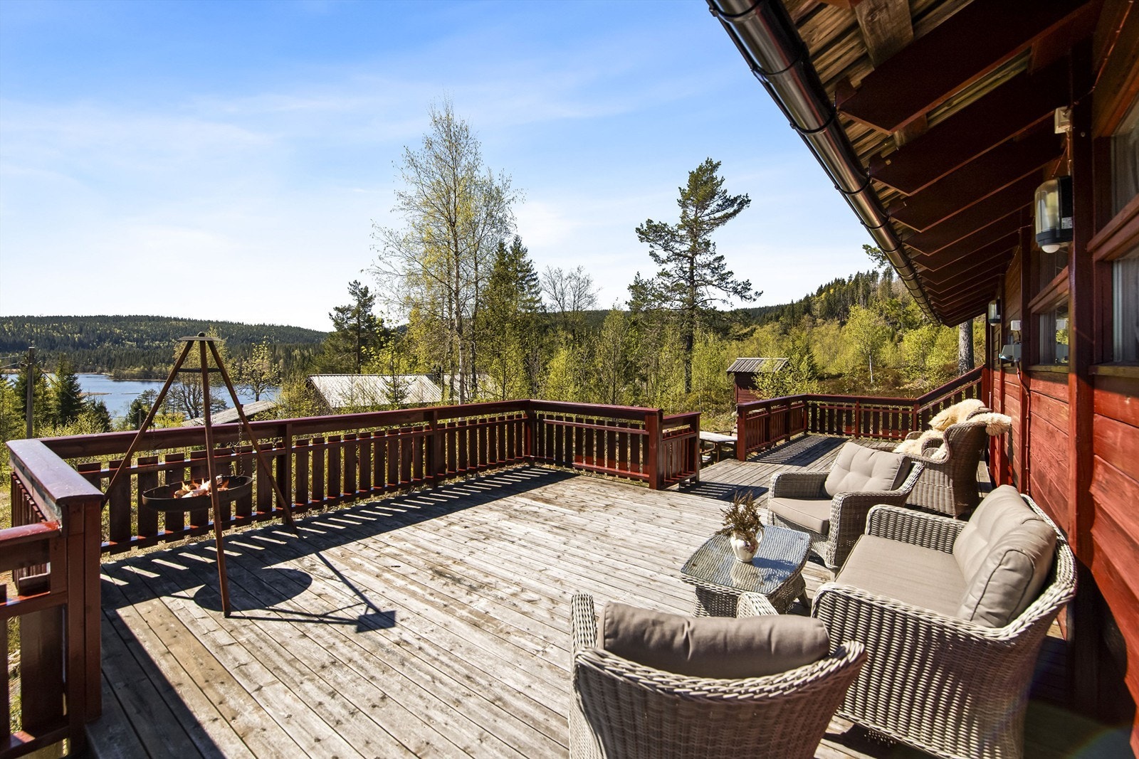 En perfekt plass for morgenkaffen med utsikt over vannet. Galleribilde