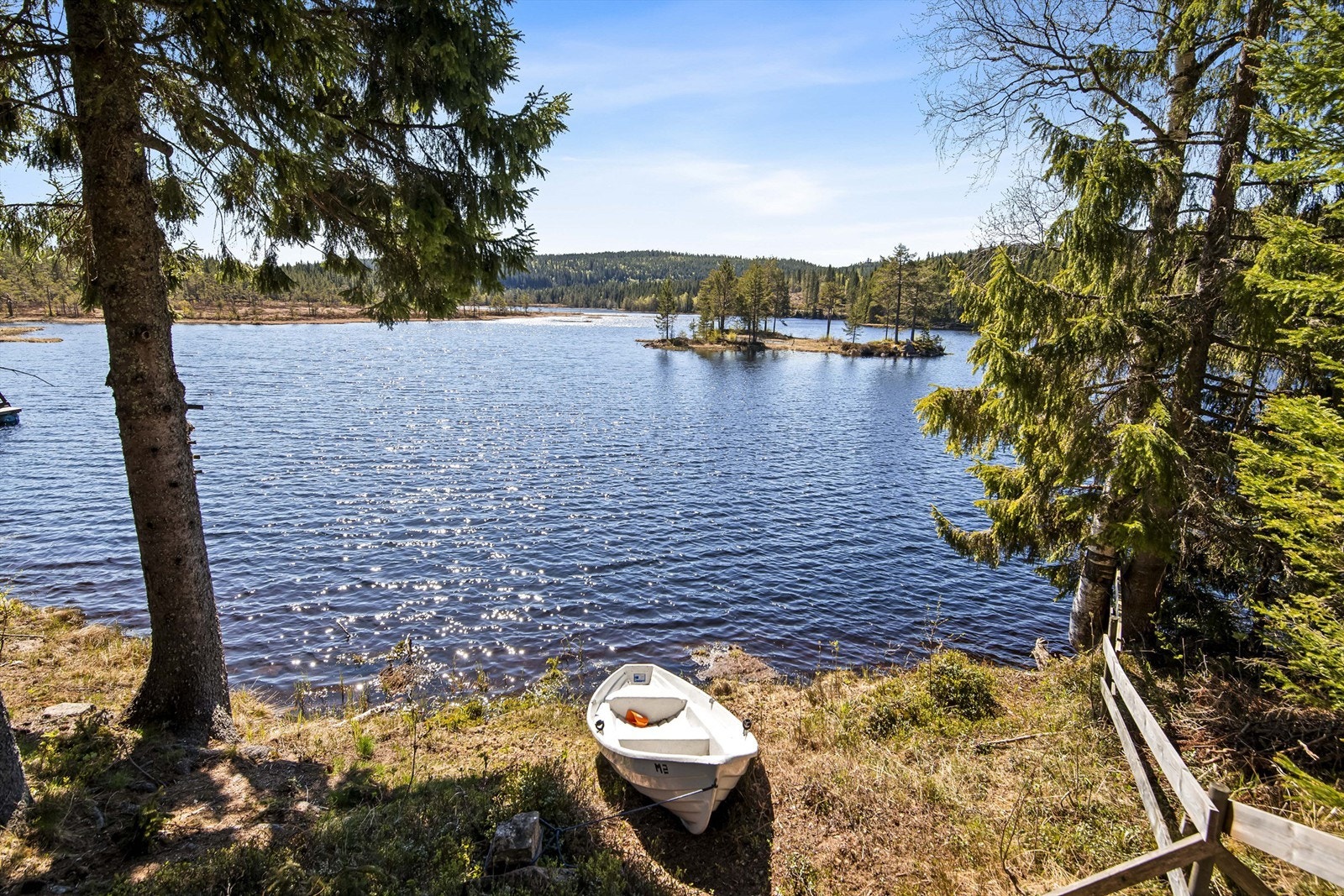 Her kan man enkelt sette ut en liten båt for en rotur på vannet. Galleribilde