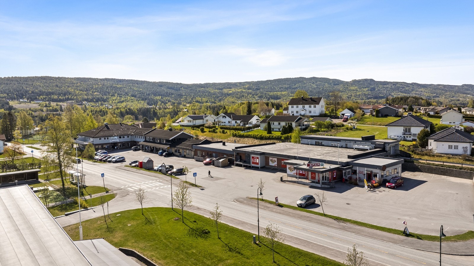 Svarstad sentrum tilbyr de nødvendige servicetilbudene. Galleribilde