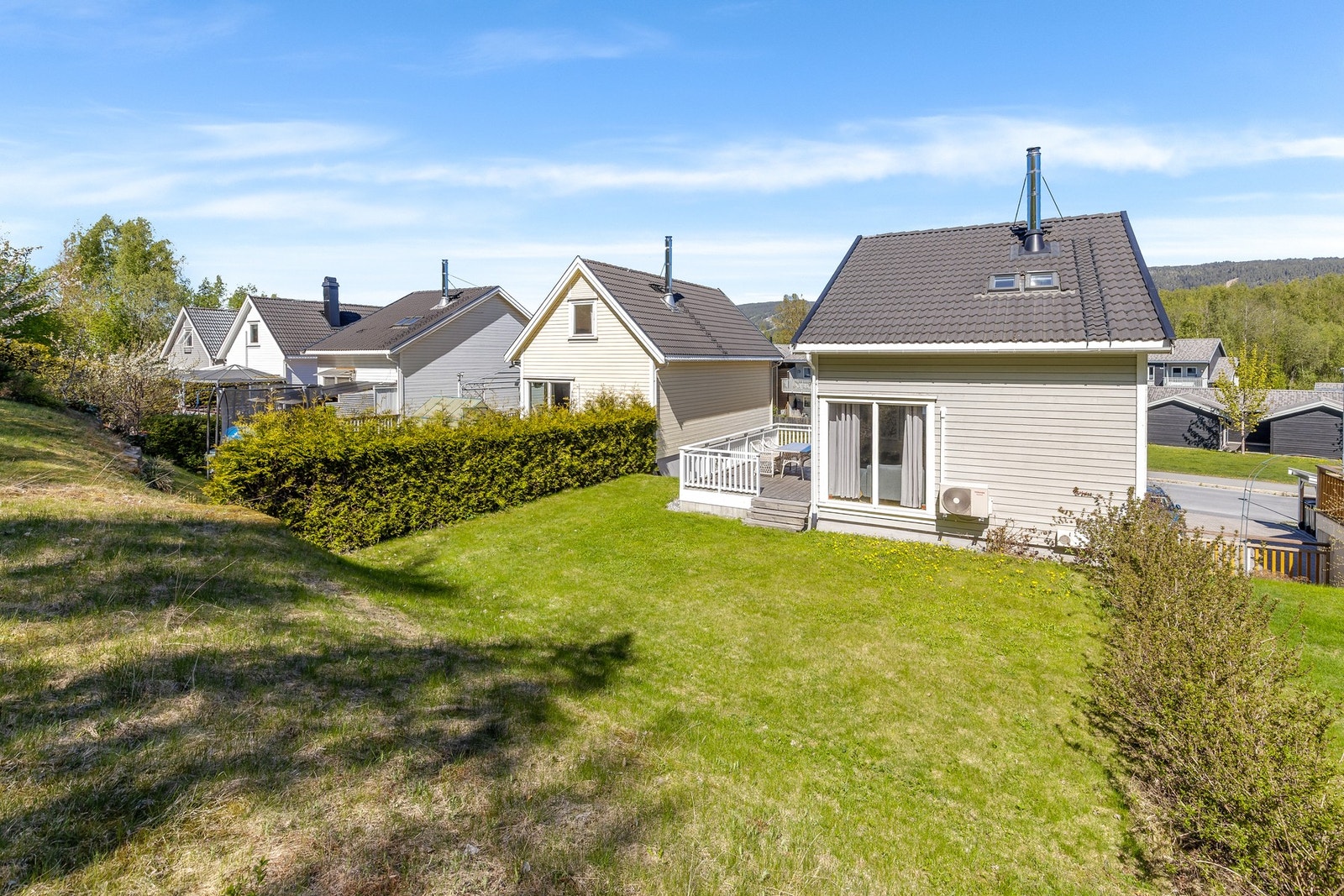 Skjermet hage på baksiden av boligen Galleribilde
