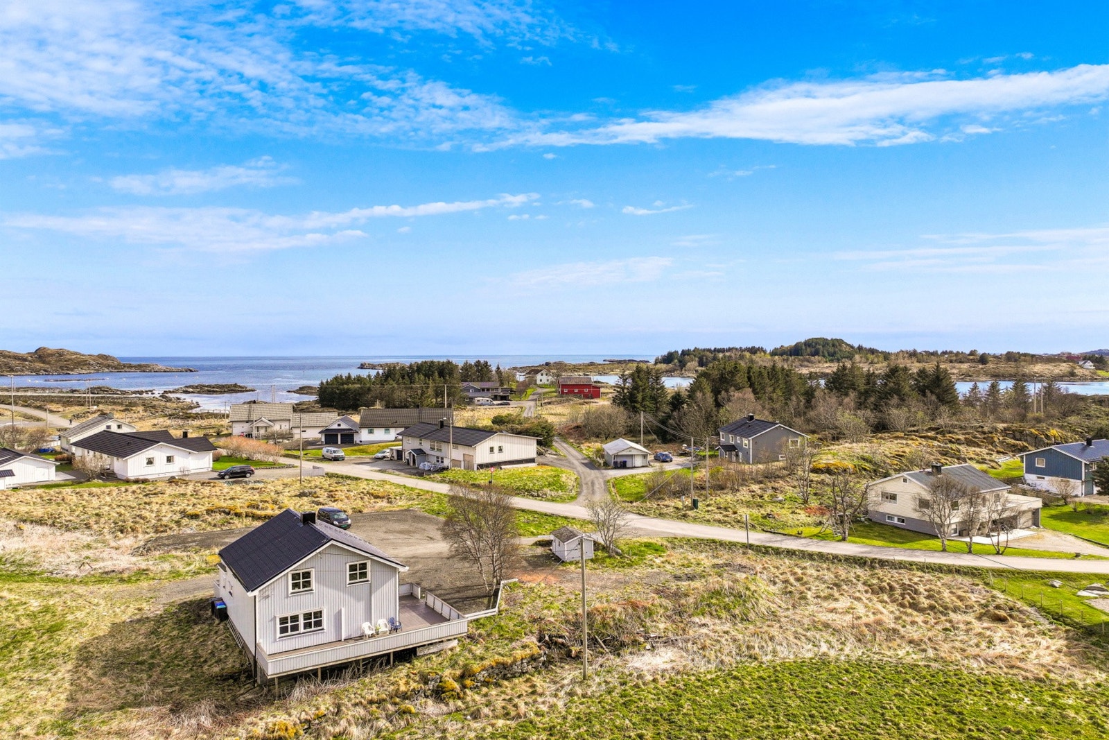 Det er også flere barnehager i nærområdet, hvorav Kakhaugen barnehage er ca. 1,4 km fra boligen. Galleribilde