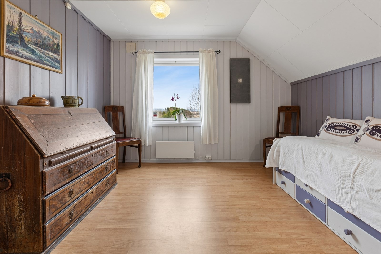Boligen har totalt fire soverom, alle plassert i andre etasje. Galleribilde