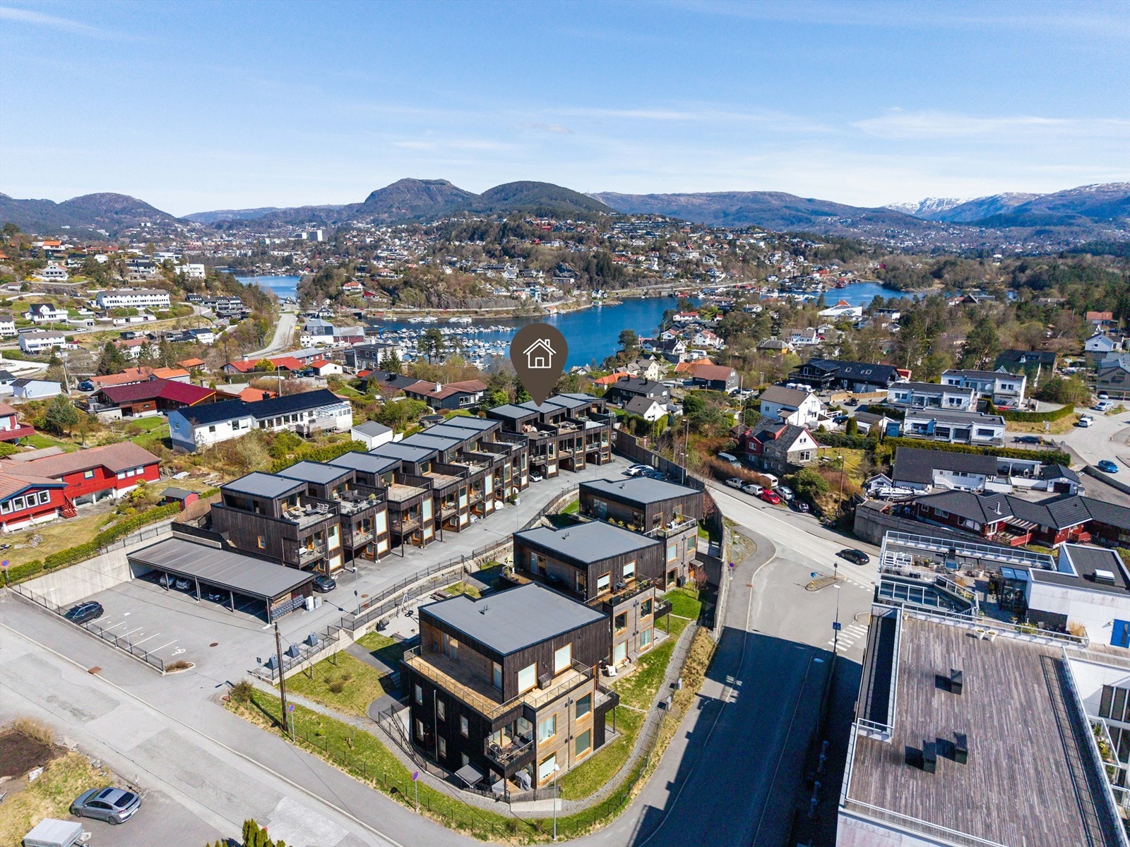 Nærhet til sjø, flotte turmuligheter og det meste du trenger i hverdagen Galleribilde