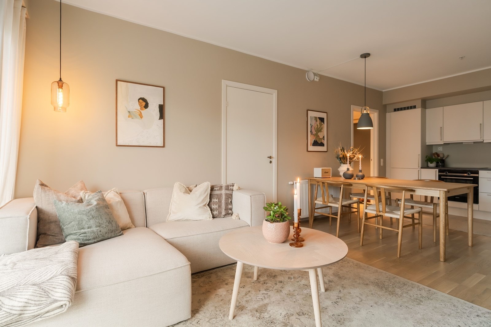 Leiligheten var ny i 2020 og oppleves som moderne. Galleribilde