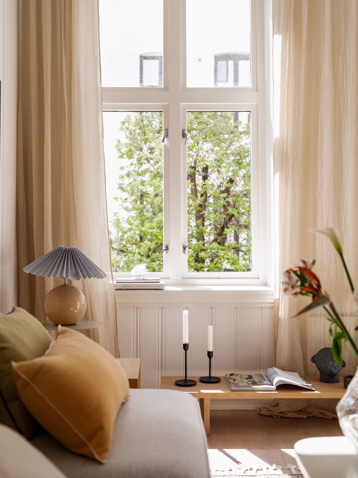 Flott utsikt mot rolig bakgård. Galleribilde