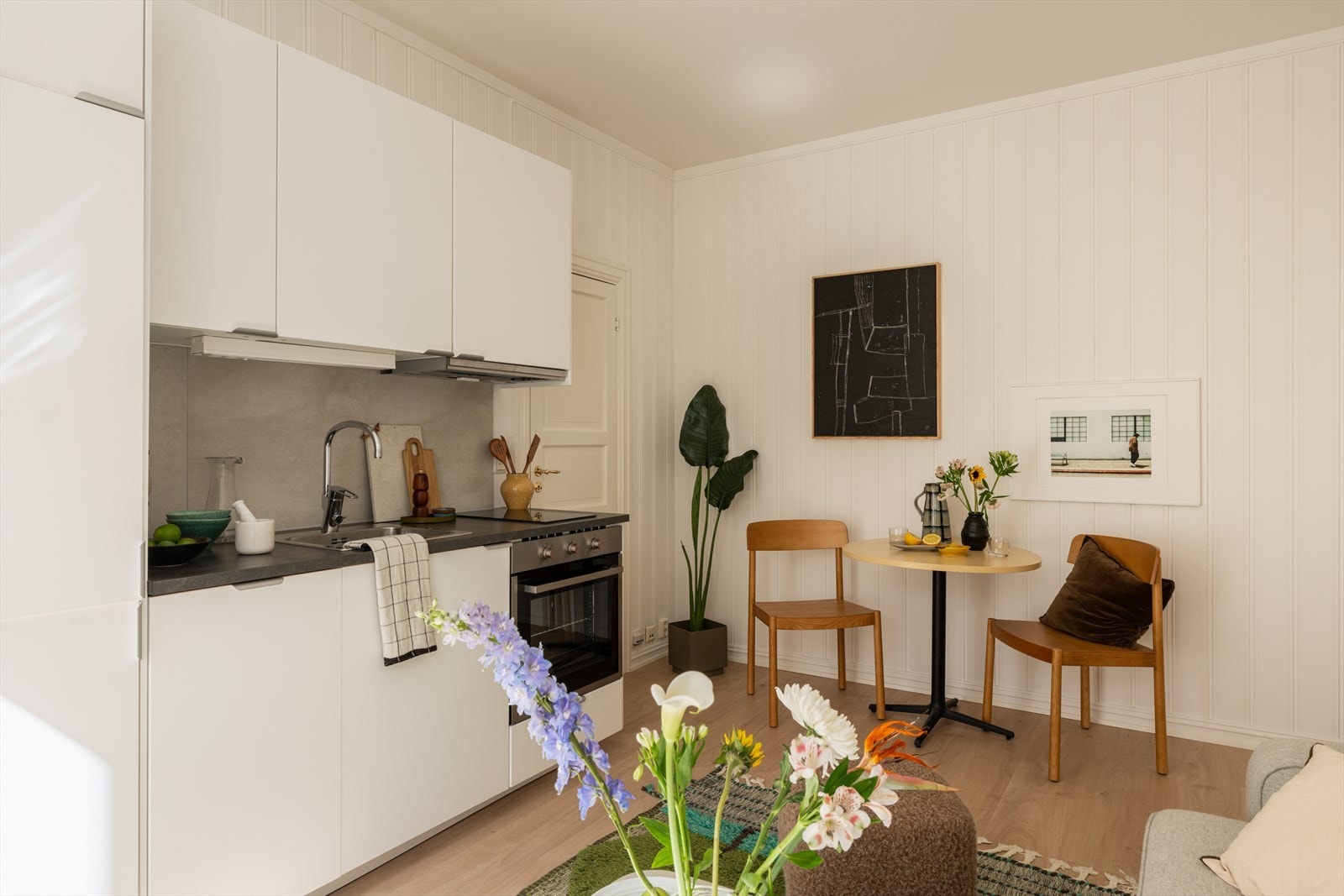 Leiligheten har en lys og moderne finish som er enkel å innrede etter ønske og behov. Galleribilde