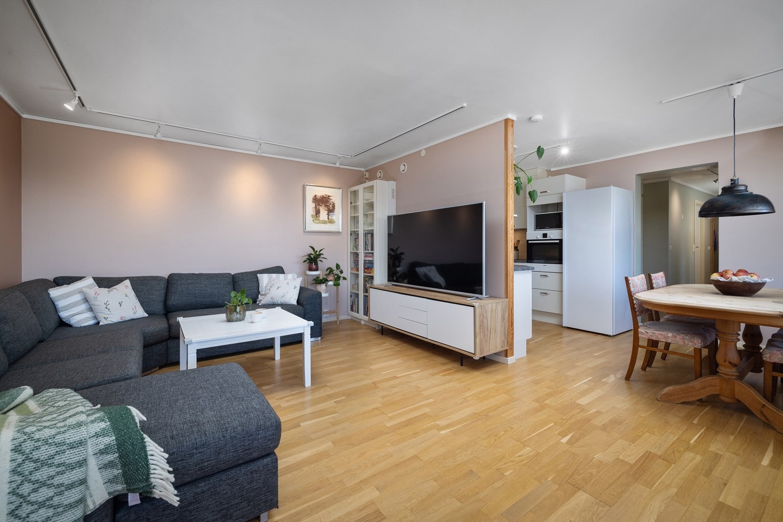 Stuen byr på ønsket innredning. Galleribilde