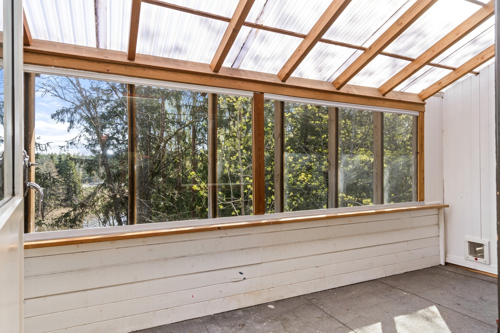 På veranda kan både sommer- og vinterdagene nytes ute, med sjøutsikt og grønne omgivelser. Galleribilde