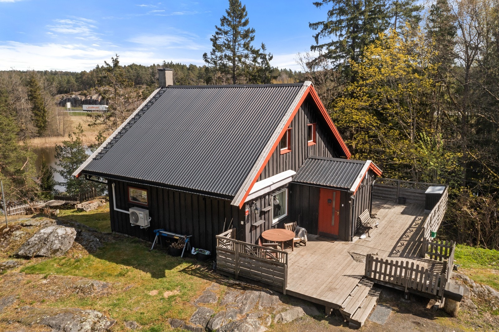 Hytta fikk innredet 2. etasje på starten av 2000-tallet og har fin planløsning med flere boder. Galleribilde