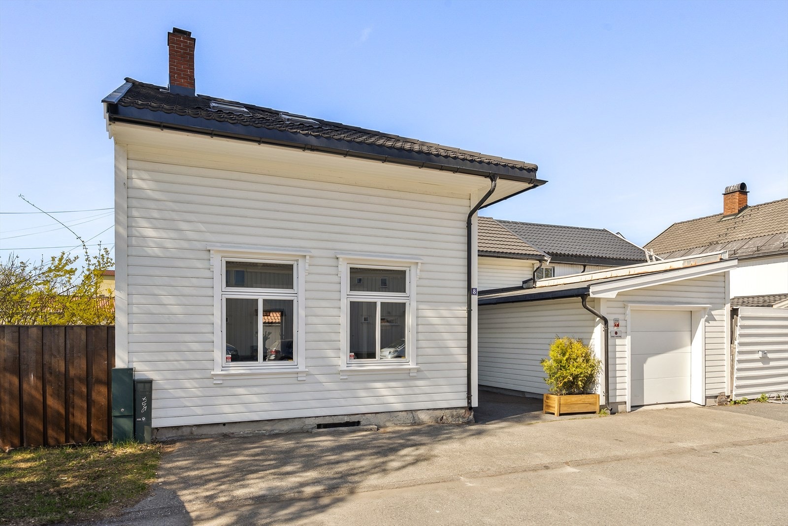 I tillegg til to hovedetasjer, rommer huset et loft på ca. 50m² og to kjellerarealer på til sammen 29m². Galleribilde