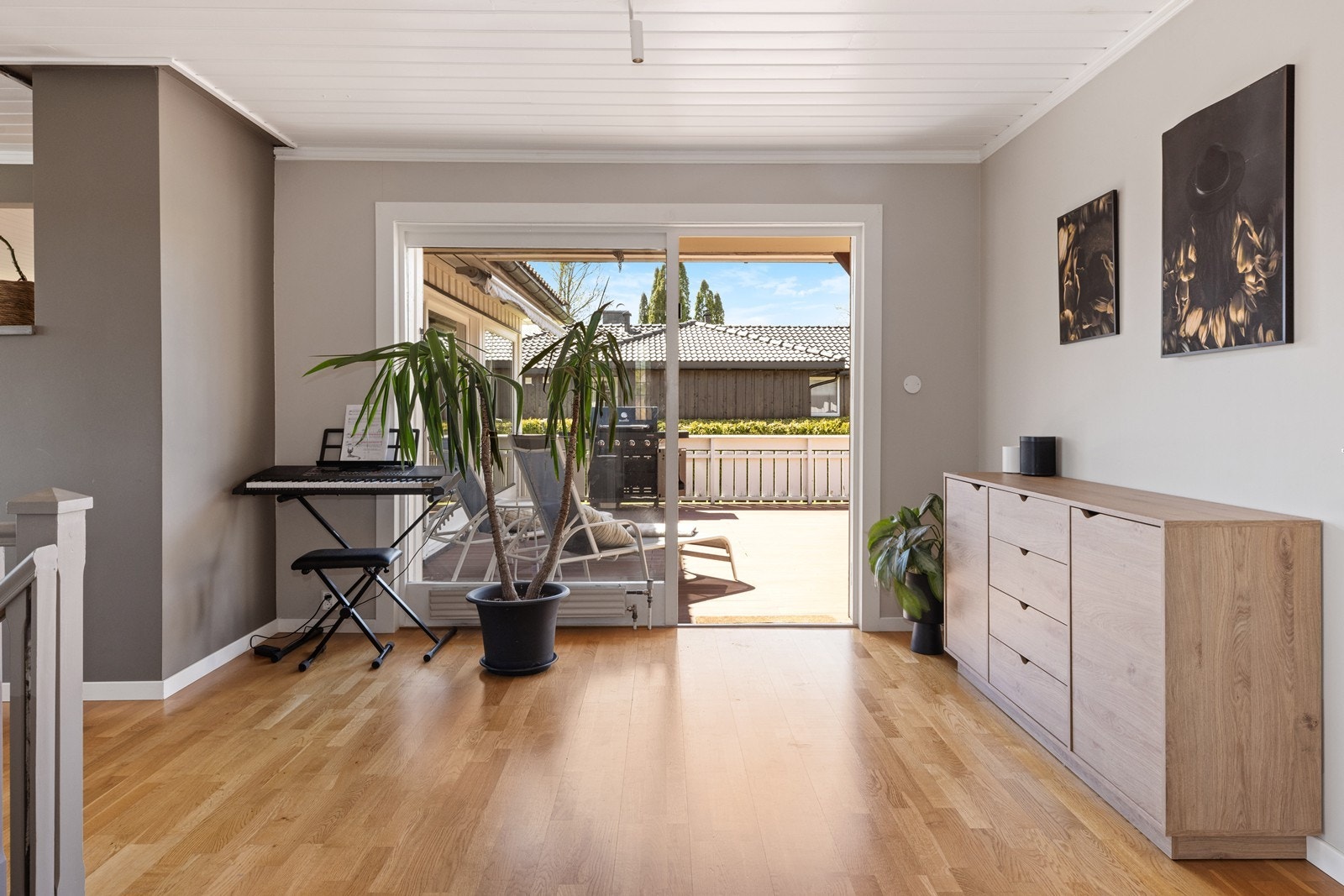 Fra gangen har man utgang til terrassen Galleribilde
