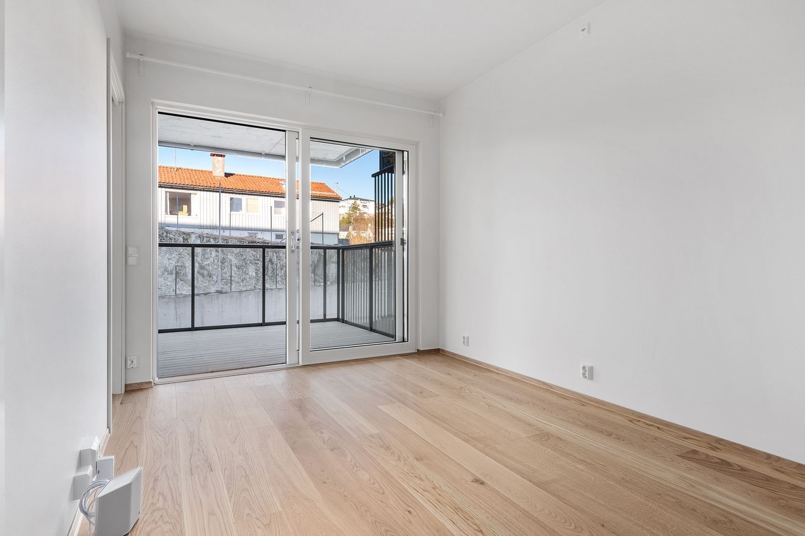 Utgang til balkong fra stuen. Galleribilde