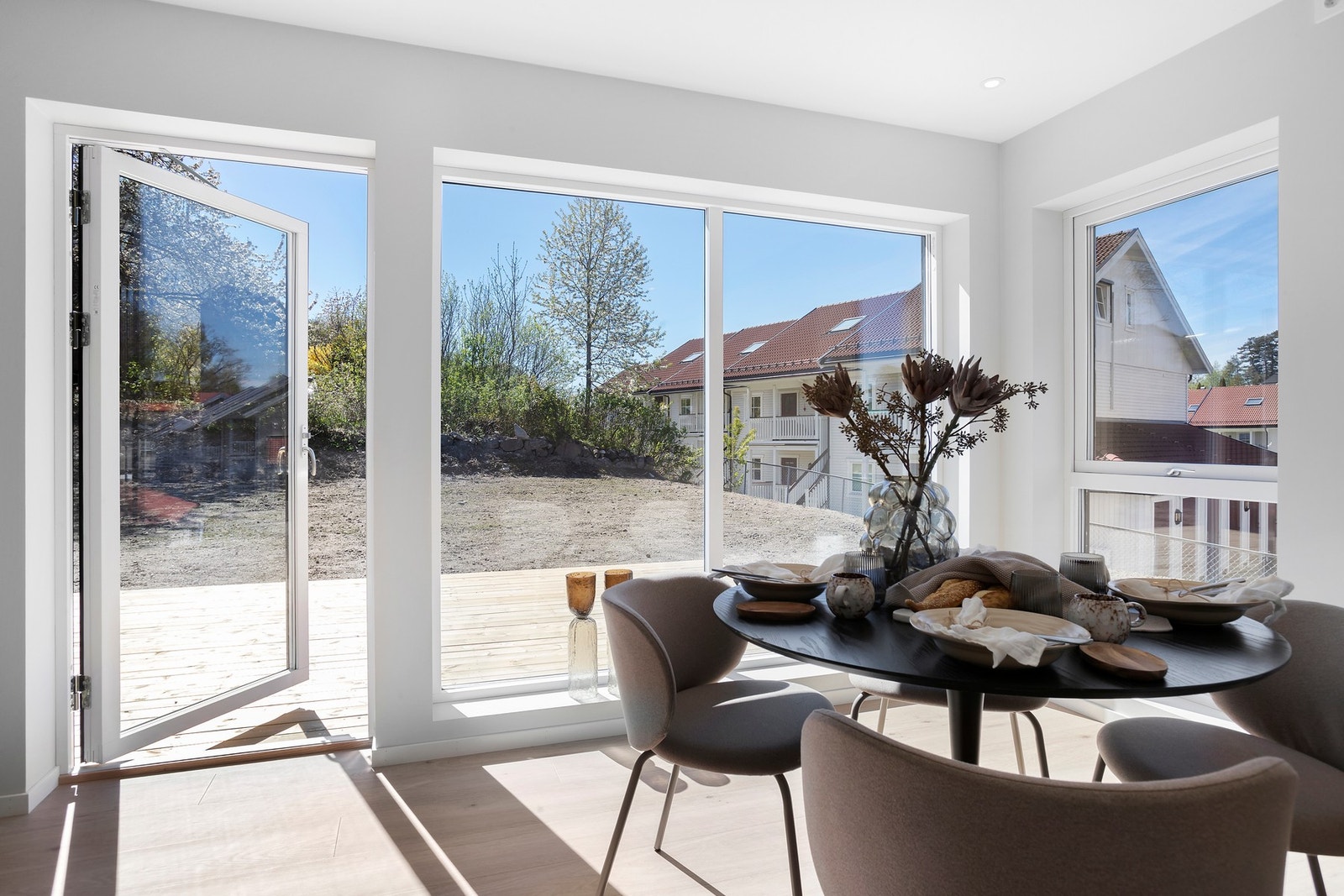 Plass til spisegruppe gjør det enkelt å samle alle til måltidene Galleribilde