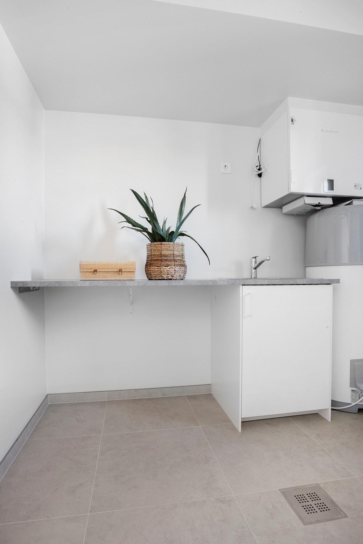 Vaskerommet/bod. Stor fordel å ha dette adskilt fra badet Galleribilde