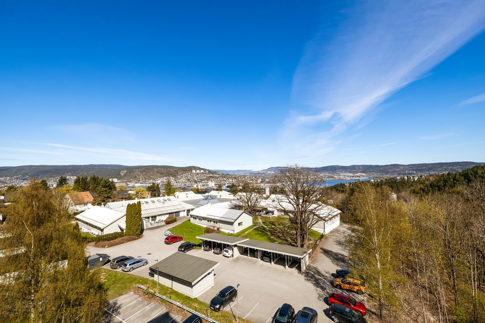 Utsikt fra leiligheten mot nærområdet. Galleribilde