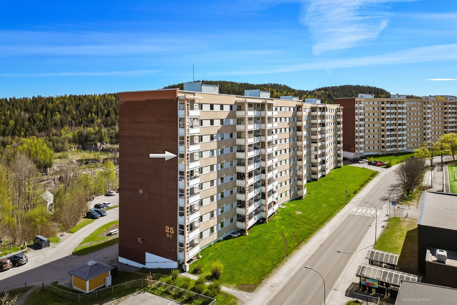 Leiligheten ligger i 6. etasje i en boligblokk med heis. Galleribilde
