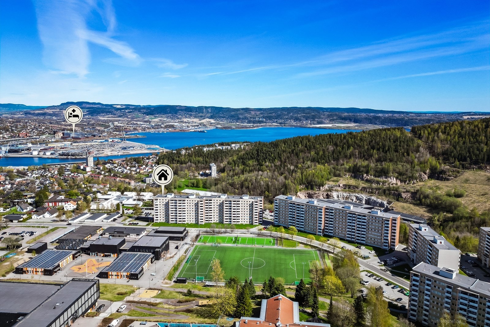 Fra eiendommen er det kort vei til både grøntområder og idrettsanlegg. Galleribilde
